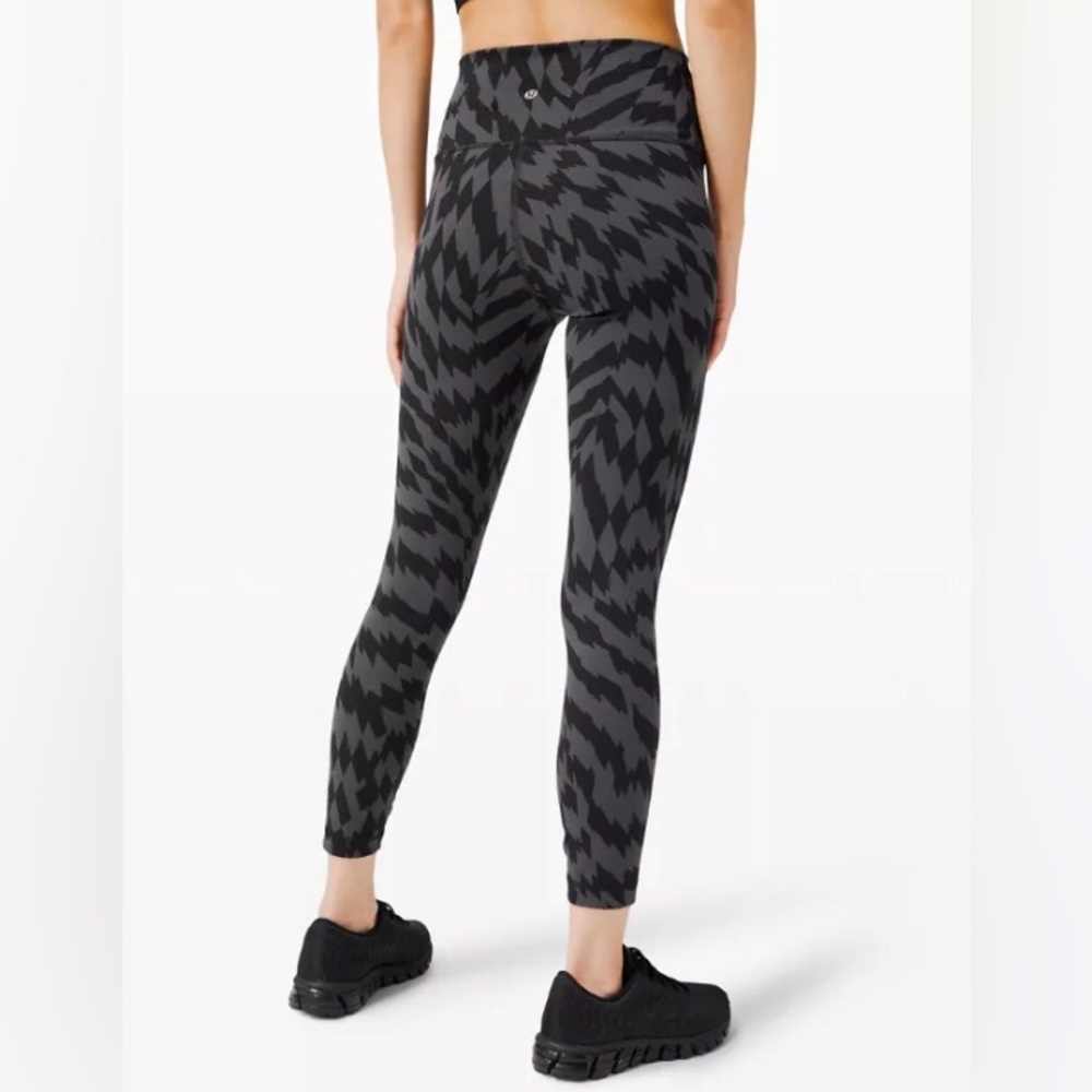 Lululemon gray and black wunder under leggings